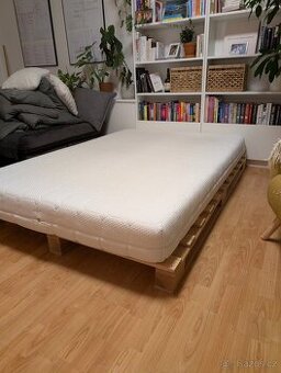 Paletová postel a matrace 140x200