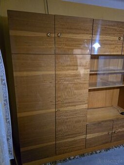 Prodám zachovalou obyvákovou stěnu