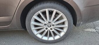 Originál ALU kola Turini 18" Octavia 3 včetně letních pneu