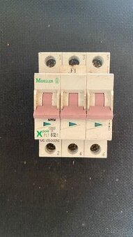✅ Jistič Moeller PL7-B32/3 (3-fázový, 32A, 10kA)