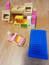 Lego duplo domek a autíčko hello kitty. Podložka.