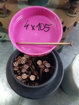 Prodám měděné hřebíky 4 x 105 mm