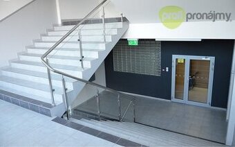 Pronájem skladového prostoru 374 m²