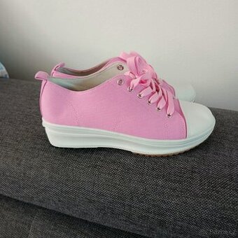 Nové tenistky 38 plátěné  dámské boty 38