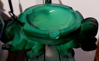 sklo: malachitové, rosé amfora, jantárové, kristál,