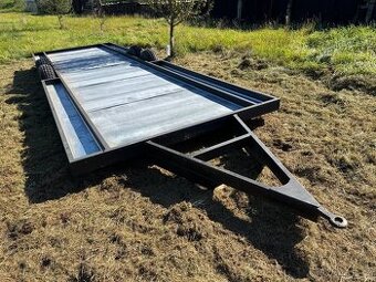 Podvozek 8,0 × 2,55 m pro Tiny House + zakrytování + trny