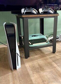 PlayStation 5 s mechanikou + dva ovladače