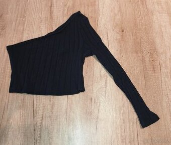 Dívčí tričko s otevřeným ramenem a dlouhým rukávem