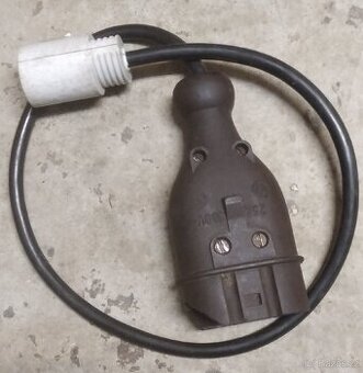 Prodám redukci/přechodku z 380V 25A na 230V