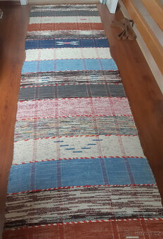 Běhoun 4,65 m x 70 cm.