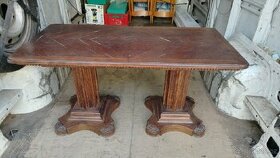 Velmi starý masivní těžký zdobený stůl