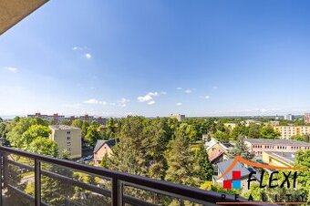 Prodej bytu 2+1 s balkónem, ul. Centrum Karviná, výhled na B