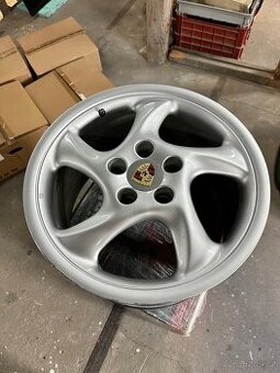 Porsche 911 - alu kola 18” dvourozměr