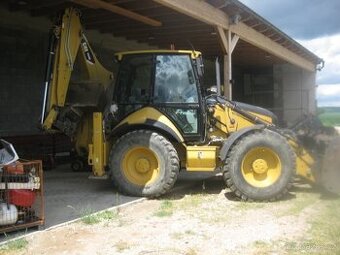 Traktor bagr