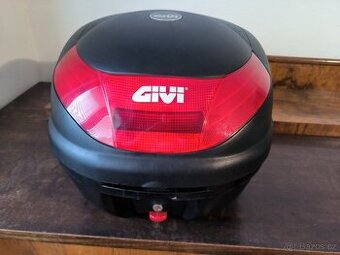 Horní kufr GIVI 30l s plotnou monolock