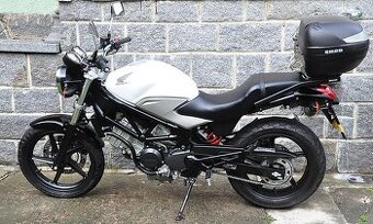 Prodám luxusní Hondu VTR 250, 2011, 12749 km.