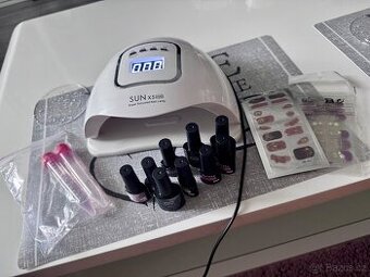 ÚV LAMPA NA NEHTY S DISPLEJEM A ČASOVAČEM + GEL LAKY
