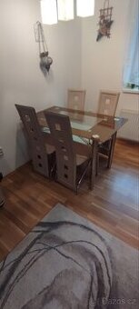 Jídelní stůl a židle