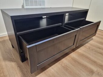 Skříňka pod televizi