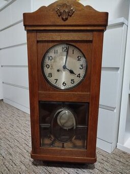 Dřevěné nástěnné hodiny