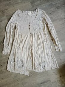 Svetřík s květinovou výšivkou, vel. 16