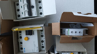 Jističe, zásuvky, krabice, trubkové chráničky