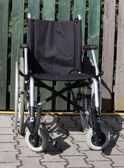 015-Mechanický invalidní vozík Meyra.