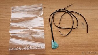 Aragonit přívěšek na kožené šnůrce nový