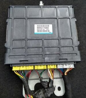 Riadiaca jednotka motora ECU Mitsubishi L200