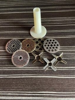 MLÝNEK NA MASO SFINX