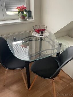 jídelní stůl