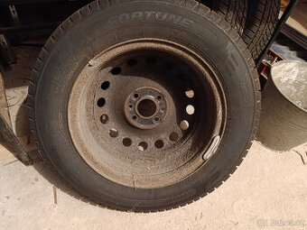 ZIMNÍ PNEU 4 + DISKY 185/65 R14 najeto cca 500 km.