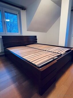 Manželská postel z masivu vč. roštu  s úložným prostorem