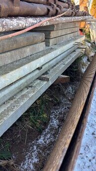 Podprahové desky pod plot