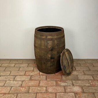 Dřevěný sud na vodu