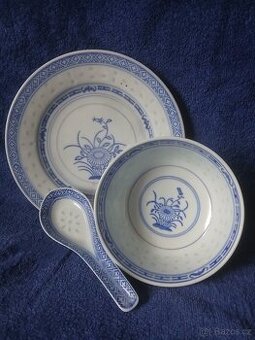 Porcelán s rýží.