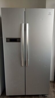 Americká lednice Indesit