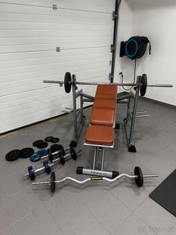 Posilovací lavice bench press