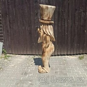 trpaslík motorovou pilou