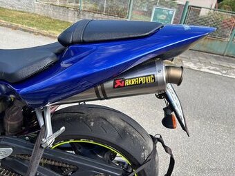 Ladene vyfuky Akrapovic na Yamaha R1 04-06 Rn12