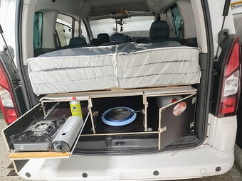 Lůžková vestavba Citroen Berlingo