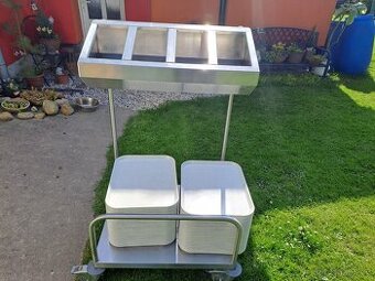 Výdejní stojan na příbory a tácy