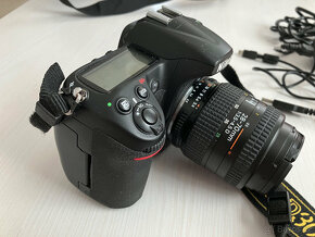 Nikon D300 + objektiv 28-70, příslušenství - 1