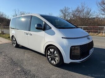 Hyundai Staria Luxury 4x4, panorama, tažné, jen 10 tisíc km