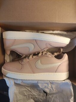 Nike boty wmns Nike ebernon low velikost 40