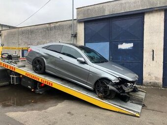 W207 350cdi díly z vozu