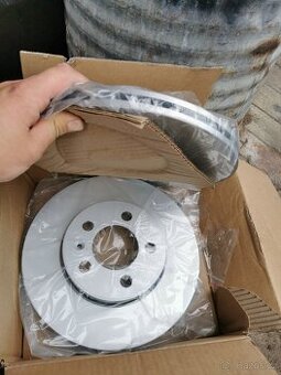 Brzdové přední kotouče chlazené 256mm Octavia 1