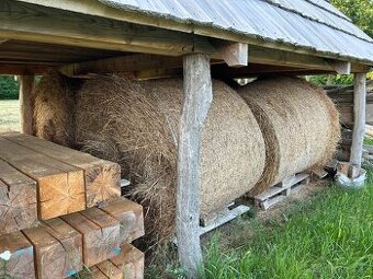 kulaté balíky sena