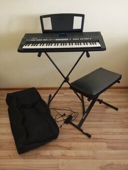 Keyboard Yamaha PSR-S650