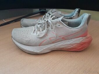PC:3419KČ ASICS NOVABLAST4 44 EU 28CM V ZÁRUCE K PRODEJI